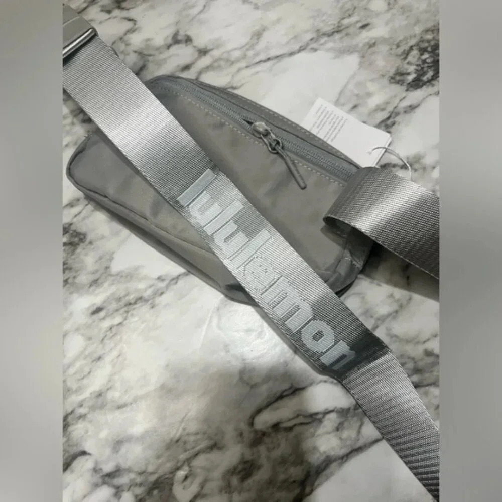 Lululemon Everywhere Silver Drop Belt Bag New NWT RARE letters on belt - Picture 6 of 6